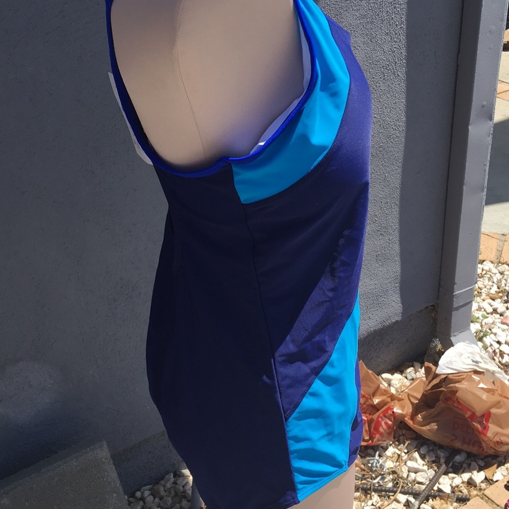 One piece - Picture 3 of 6